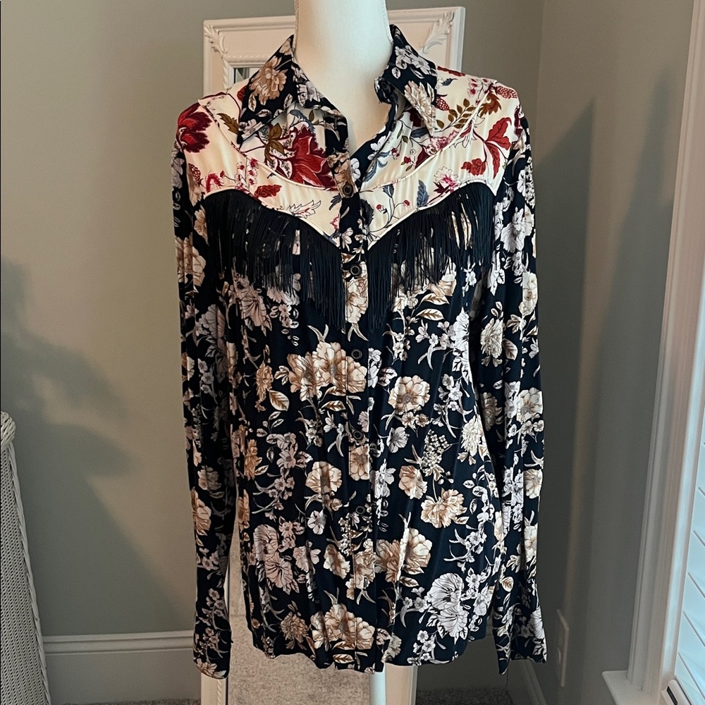 Gimmicks fringe floral cowboy top, size L.